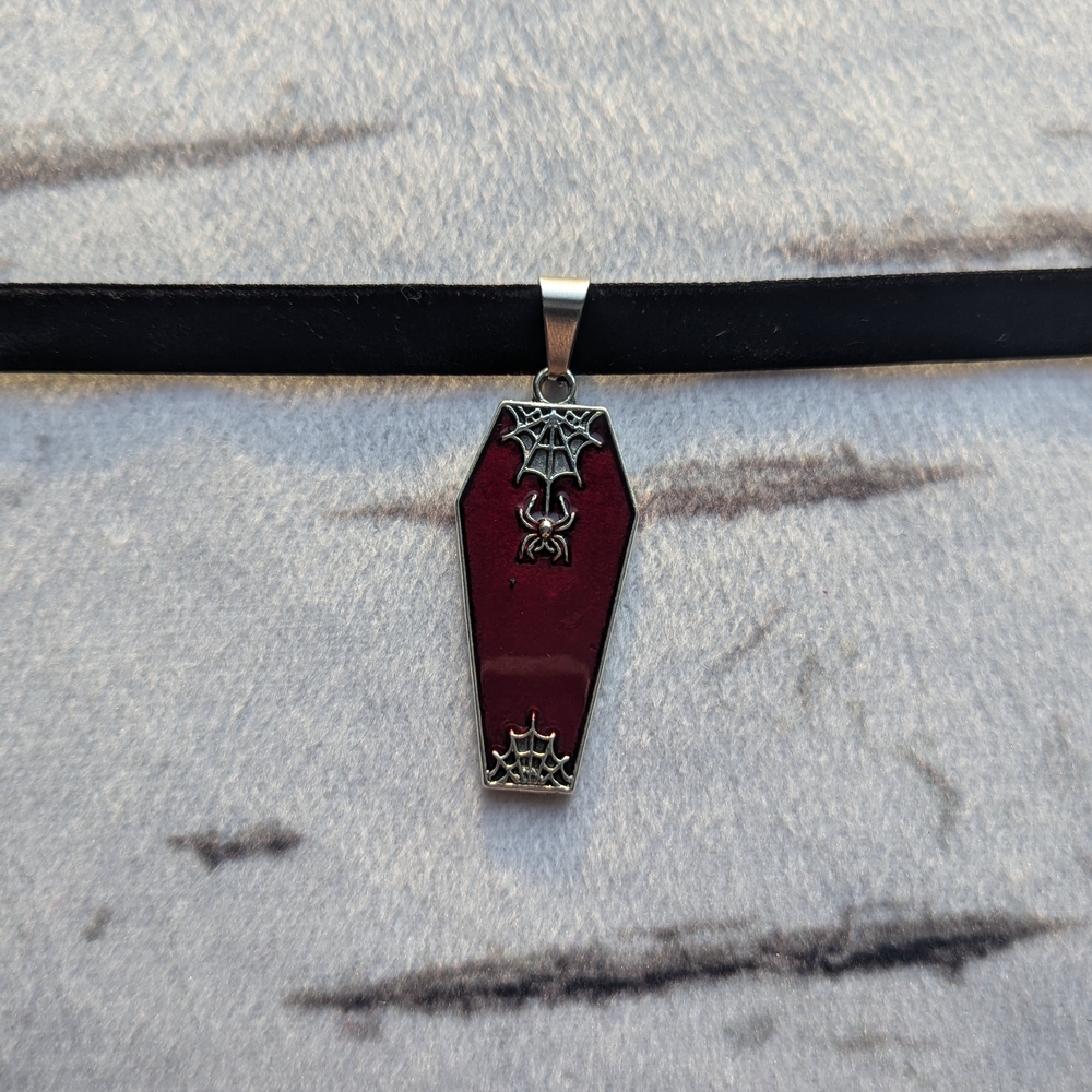 🩷 Coffin Choker